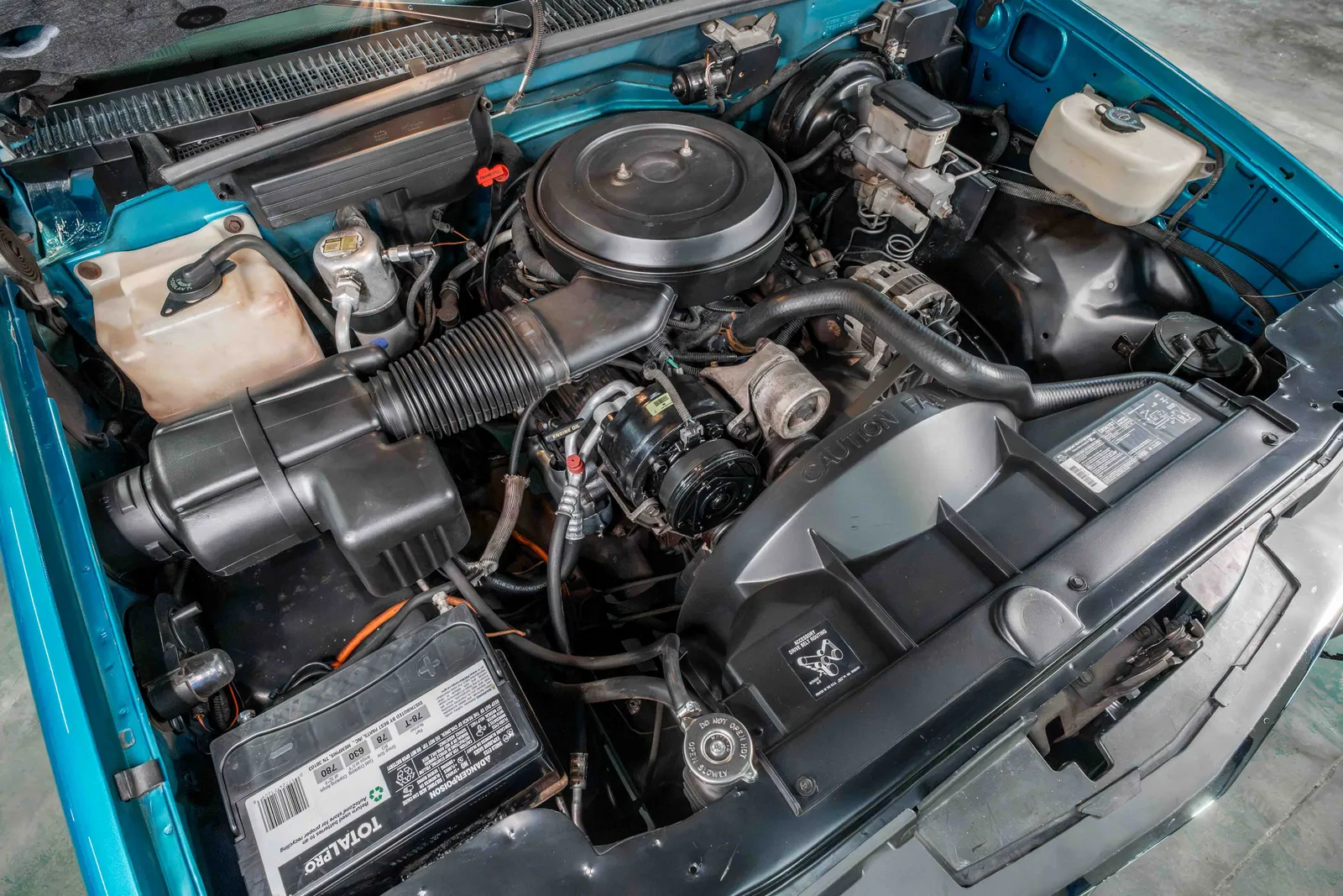 1993-Chevrolet-K2500-Bright Teal Metalic-195397-41.jpg